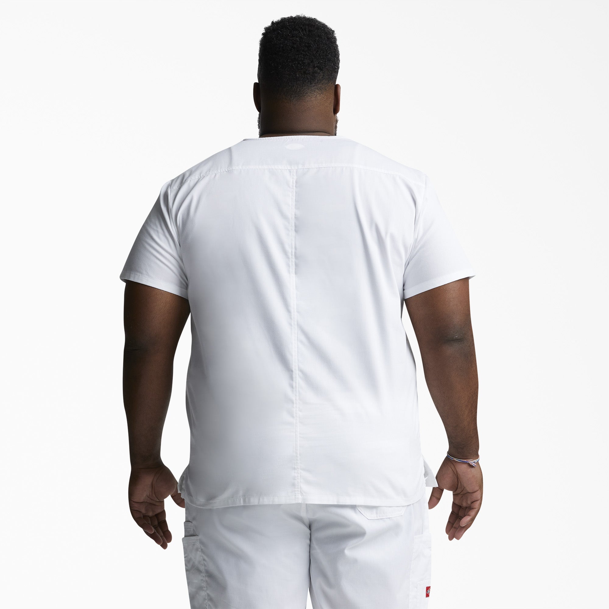 "Men's EDS Signature V-Neck Scrub Top"