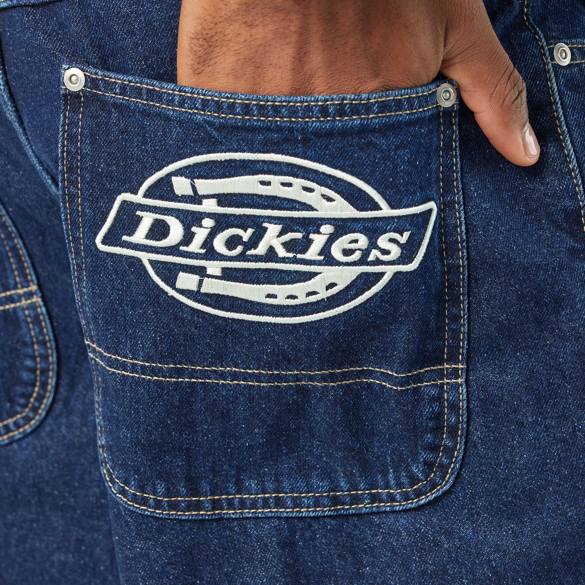 "Hilham Loose Fit Jeans"