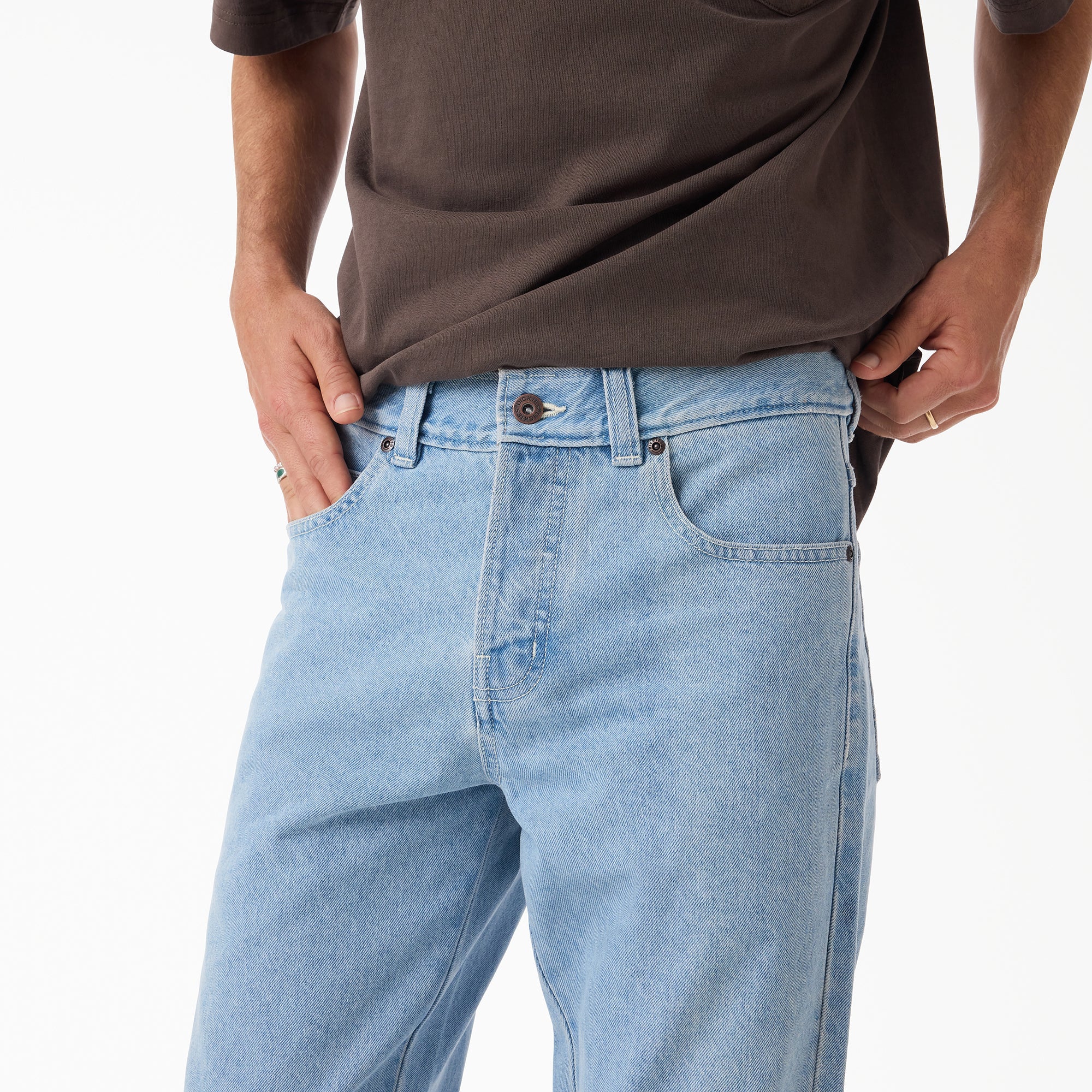 "982 Slim Tapered Jeans"