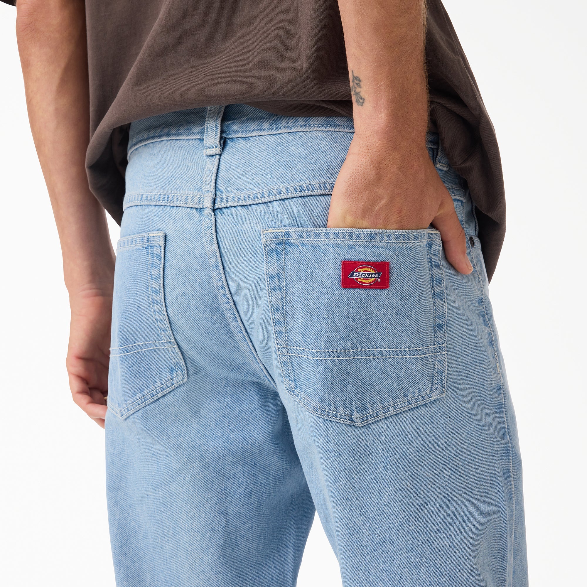 "982 Slim Tapered Jeans"