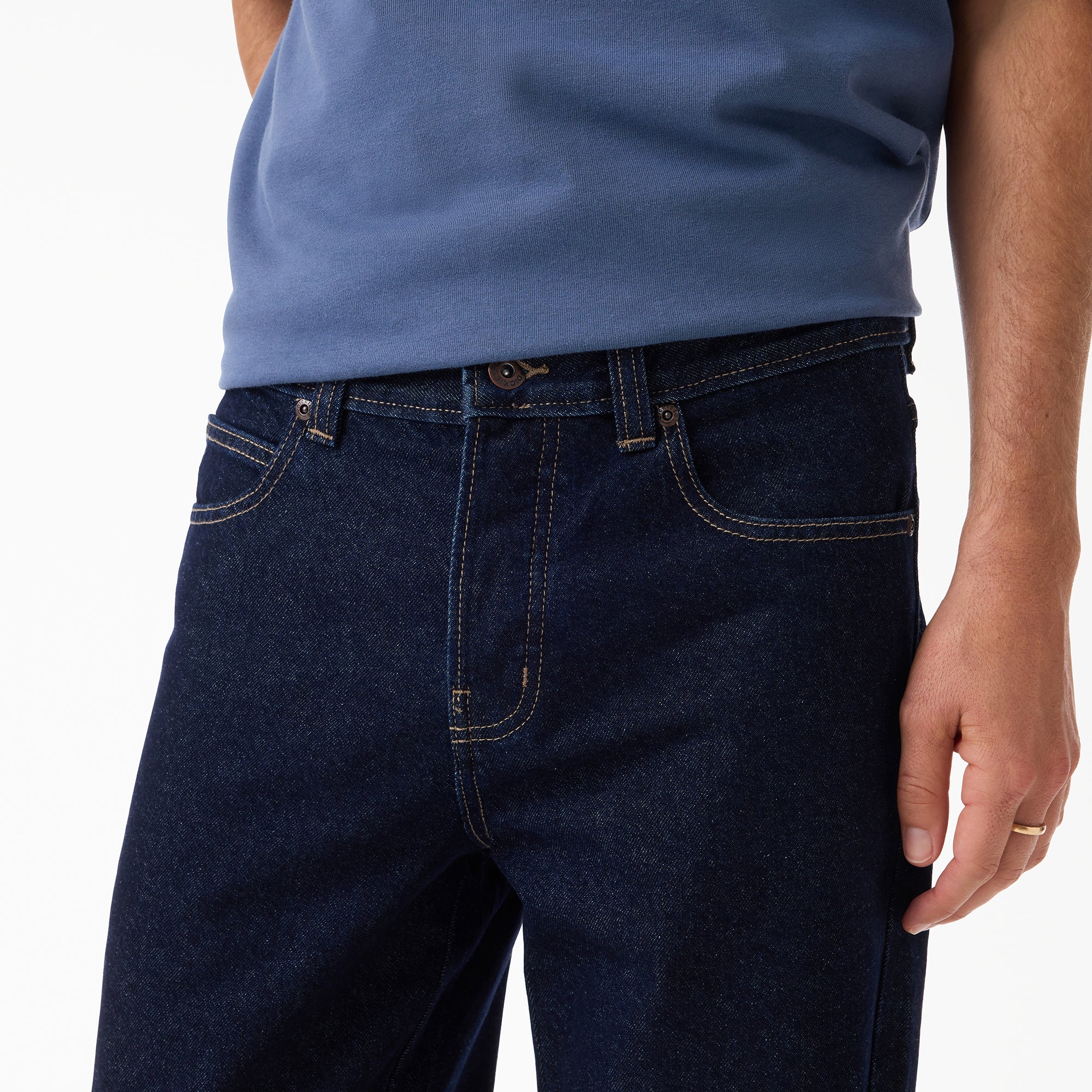 "982 Slim Tapered Jeans"