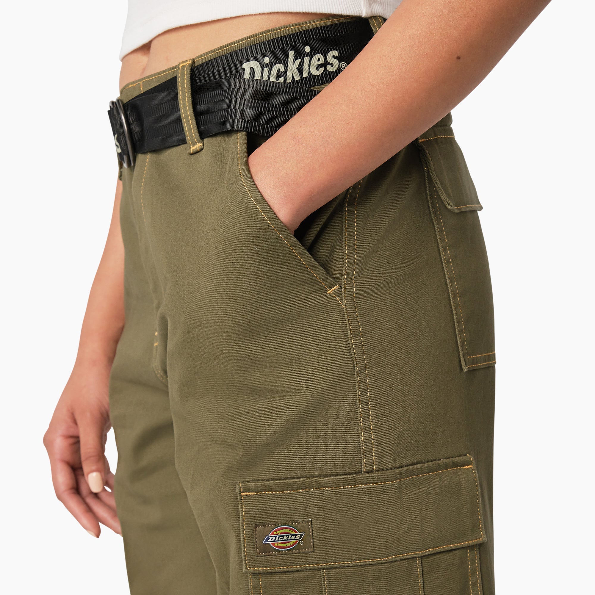 "Women's Relaxed Fit Contrast Stitch Cropped Cargo Pants"