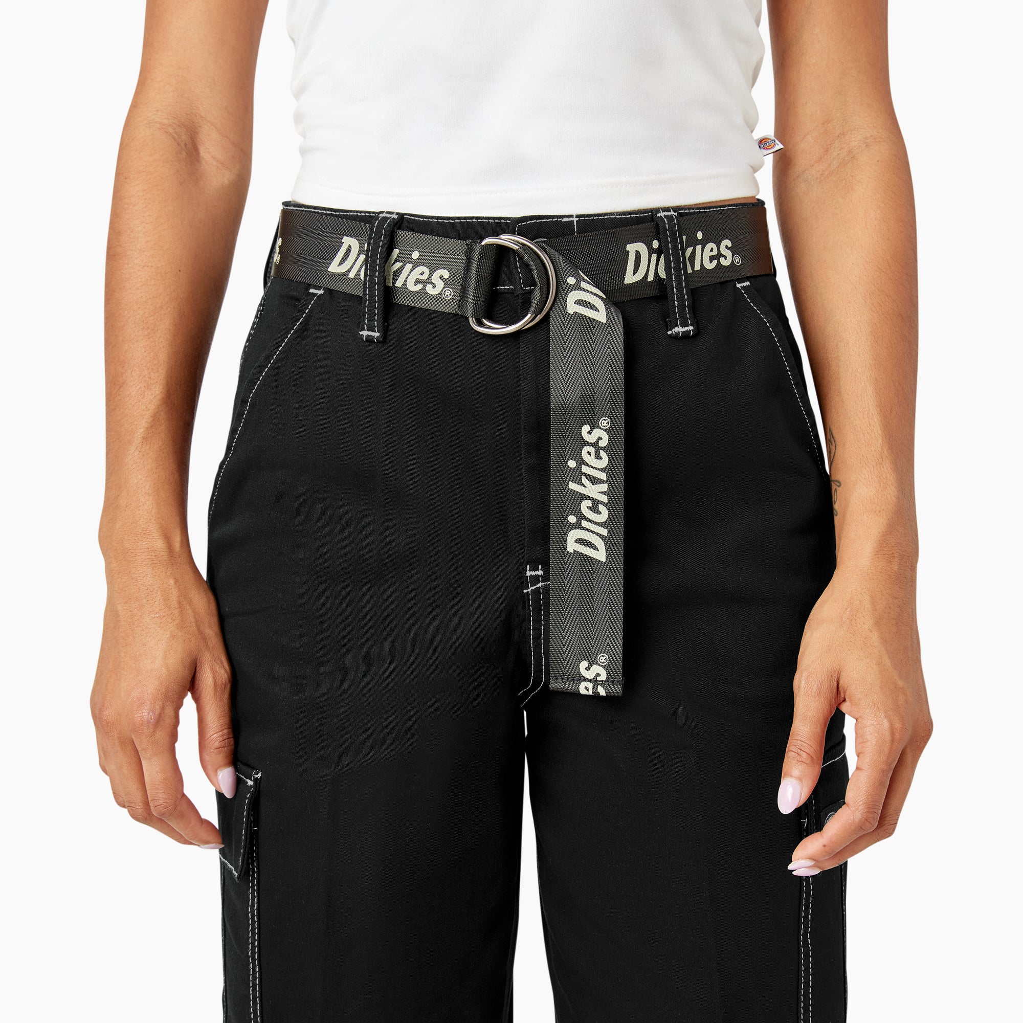 "Women's Relaxed Fit Contrast Stitch Cropped Cargo Pants"